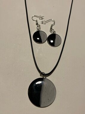 Two-Tone Black and Gray Round Pendant Necklace with Matching Earrings